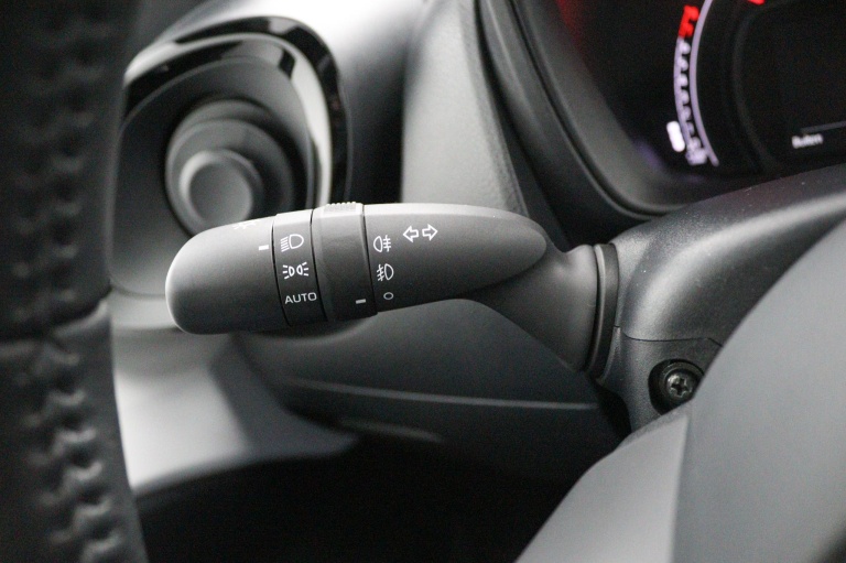 Toyota Aygo X - 1.0 VVT-i S-CVT Pulse 29