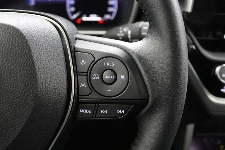 Toyota Corolla Cross - Hybrid 140 Style 21