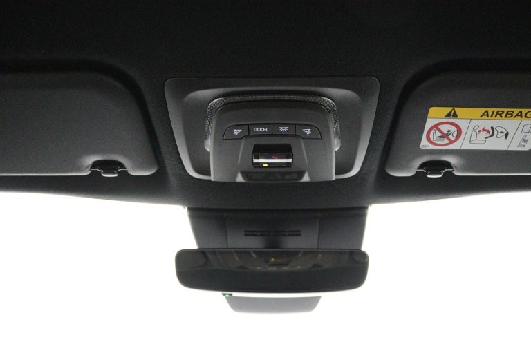 Toyota Corolla Cross - Hybrid 140 Style 32