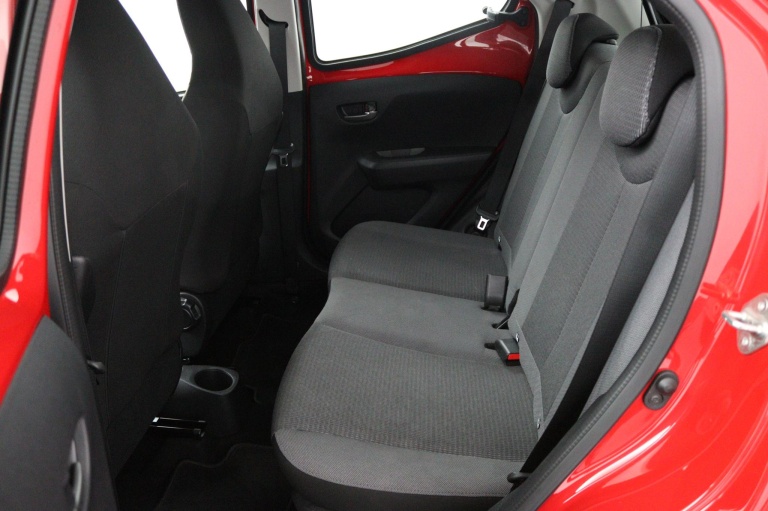 Toyota Aygo - 1.0 VVT-i x-play 18