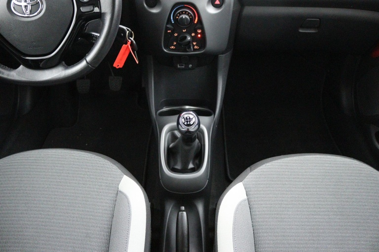 Toyota Aygo - 1.0 VVT-i x-play 26