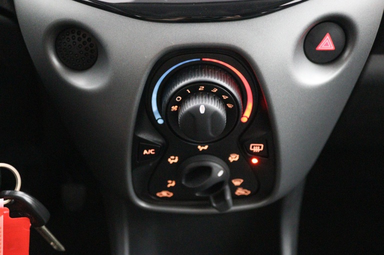 Toyota Aygo - 1.0 VVT-i x-play 7