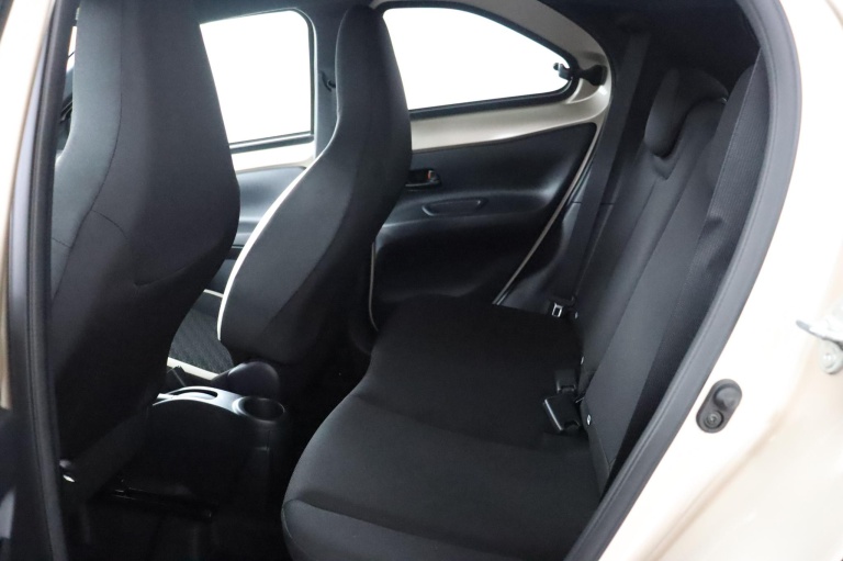 Toyota Aygo X - 1.0 VVT-i S-CVT Pulse 18