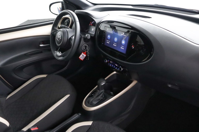 Toyota Aygo X - 1.0 VVT-i S-CVT Pulse 46