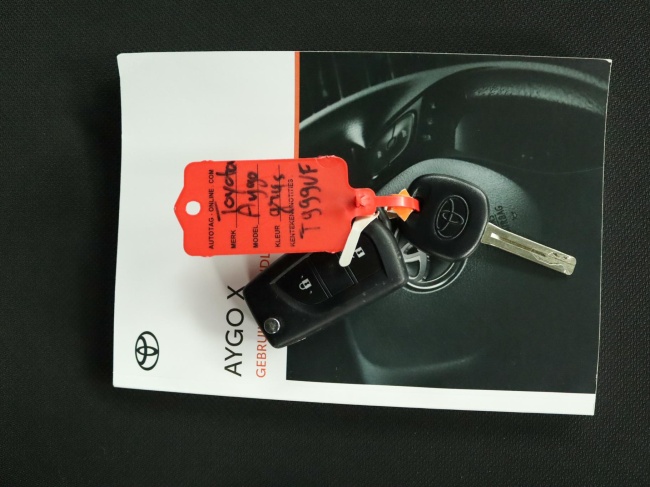 Toyota Aygo X - 1.0 VVT-i MT Play