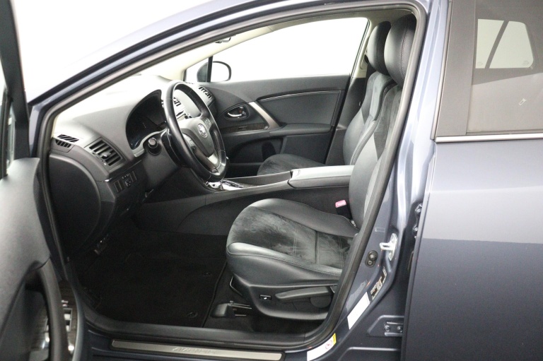 Toyota Avensis Wagon - 1.8 VVTi Dynamic Business 17