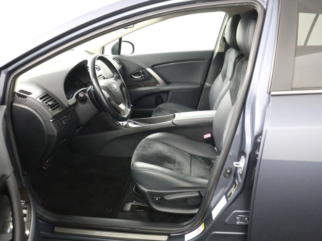 Toyota Avensis Wagon - 1.8 VVTi Dynamic Business