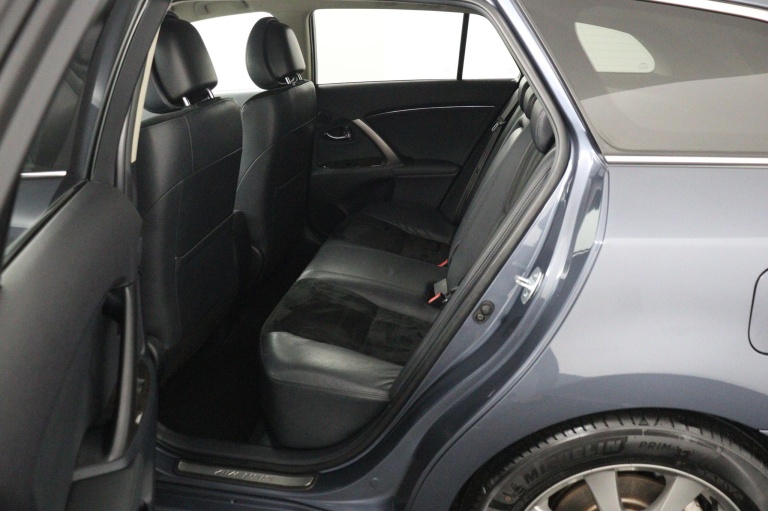 Toyota Avensis Wagon - 1.8 VVTi Dynamic Business 18