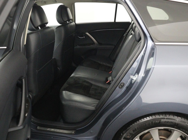 Toyota Avensis Wagon - 1.8 VVTi Dynamic Business