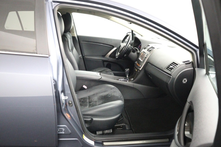 Toyota Avensis Wagon - 1.8 VVTi Dynamic Business 22