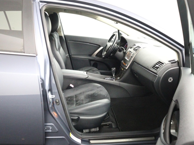 Toyota Avensis Wagon - 1.8 VVTi Dynamic Business