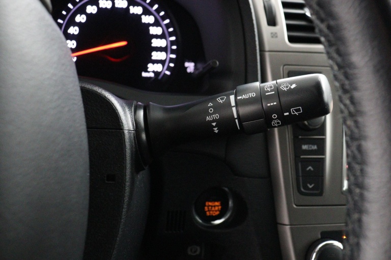 Toyota Avensis Wagon - 1.8 VVTi Dynamic Business 33