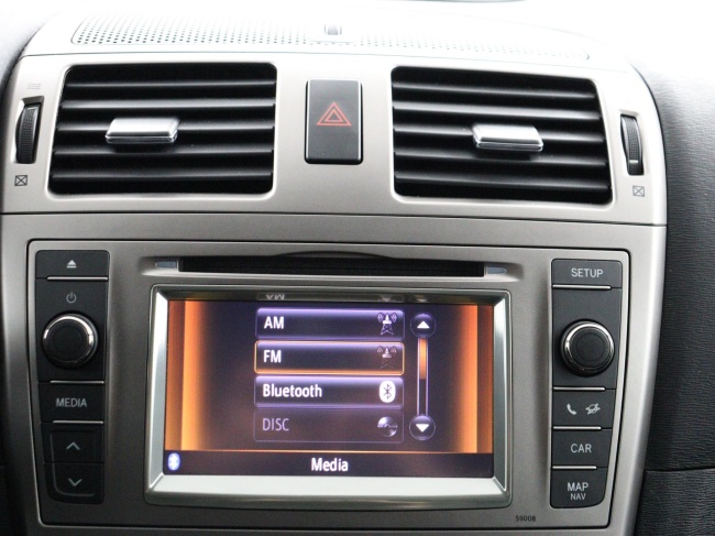 Toyota Avensis Wagon - 1.8 VVTi Dynamic Business