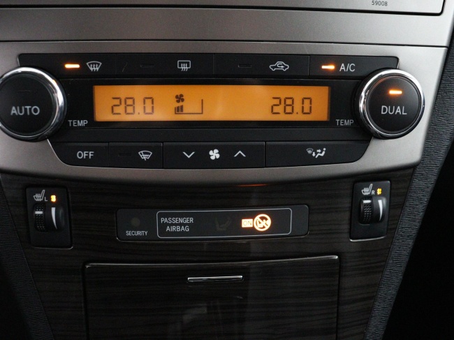 Toyota Avensis Wagon - 1.8 VVTi Dynamic Business