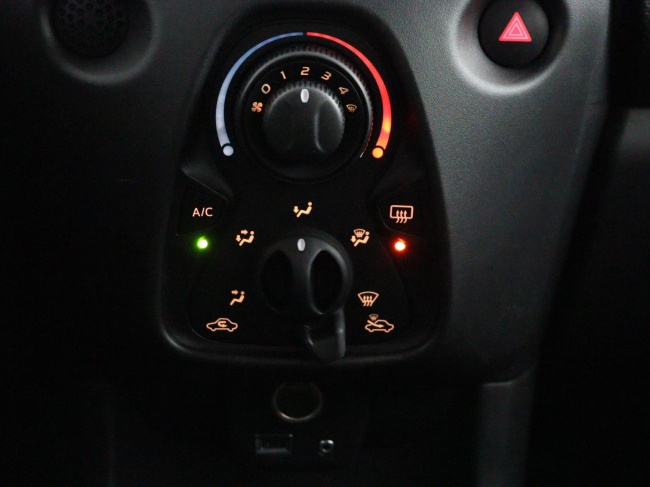 Toyota Aygo - 1.0 VVT-i x-now