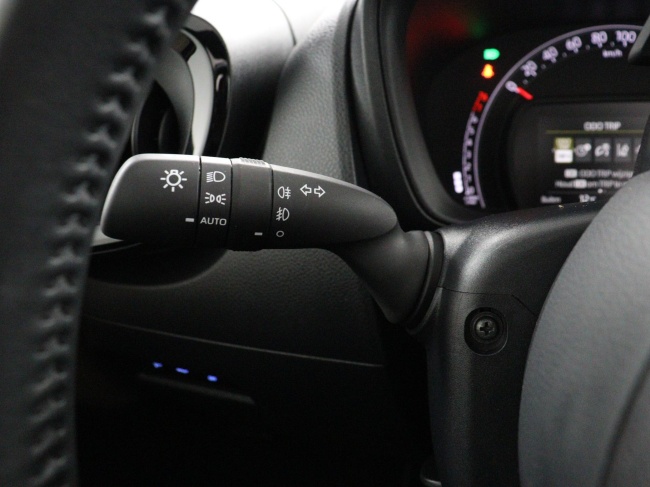 Toyota Aygo X - 1.0 VVT-i S-CVT Premium