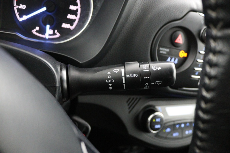 Toyota Yaris - 1.5 Hybrid 30