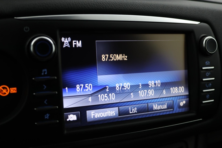 Toyota Yaris - 1.5 Hybrid 8