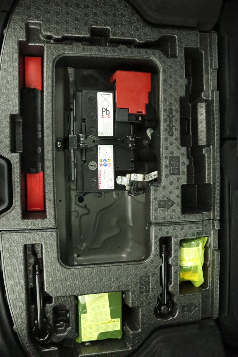 Toyota Yaris - 1.6 GR Premium 31