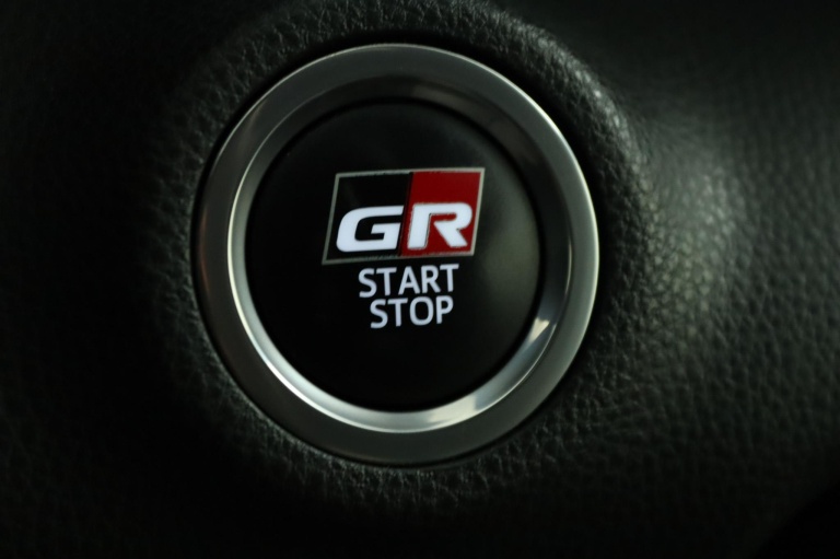 Toyota Yaris - 1.6 GR Premium 41