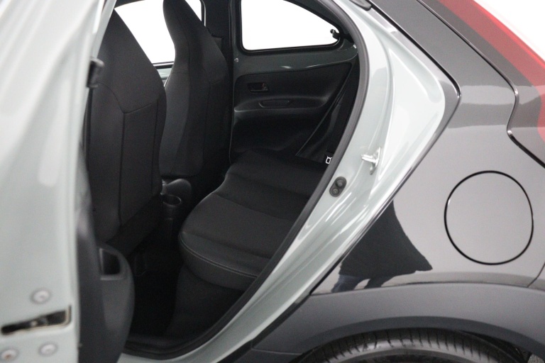 Toyota Aygo X - 1.0 VVT-i S-CVT Premium 18