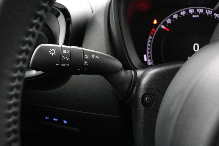 Toyota Aygo X - 1.0 VVT-i S-CVT Premium 26