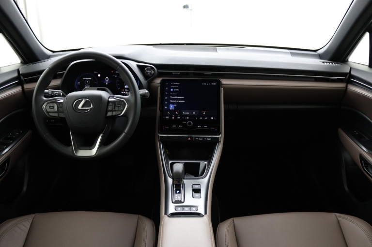 Lexus LBX - Elegant 2WD 4