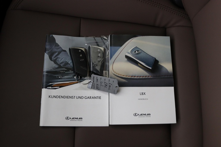 Lexus LBX - Elegant 2WD 8