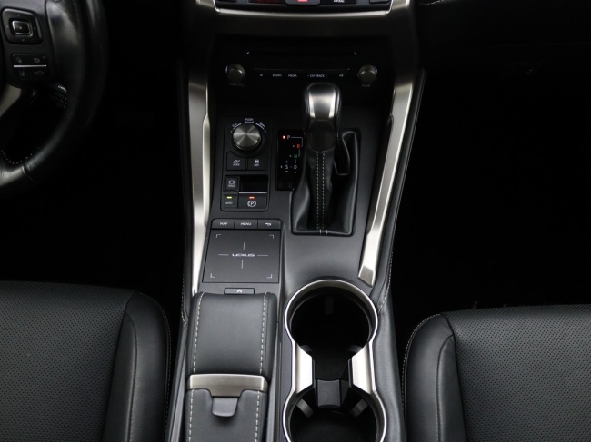 Lexus NX - 300h AWD Luxury Line