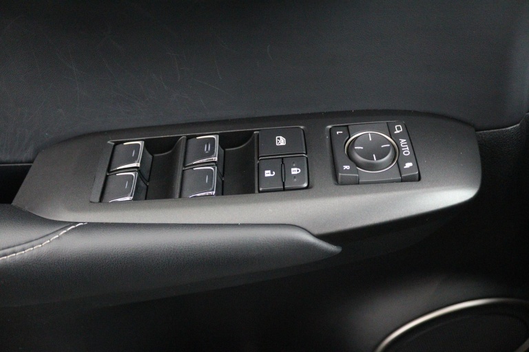 Lexus NX - 300h AWD Luxury Line 27