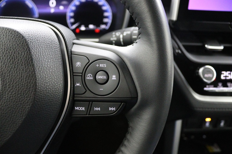 Toyota Corolla Cross - Hybrid 140 Style 21