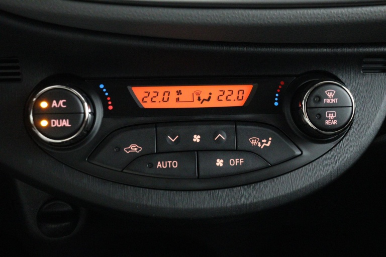 Toyota Yaris - 1.3 VVT-i Aspiration 7