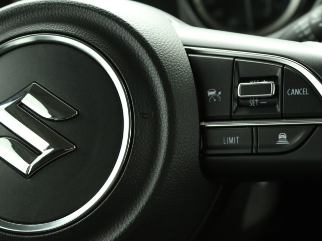 Suzuki Swift - 1.2 Comfort Smart Hybrid