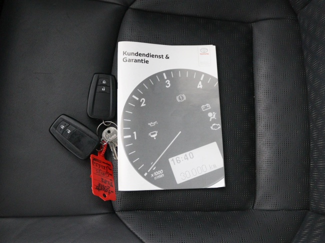 Toyota C-HR - 1.8 Hybrid Bi-Tone