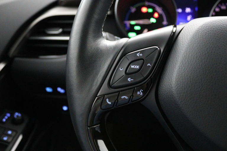 Toyota C-HR - 1.8 Hybrid Bi-Tone 19
