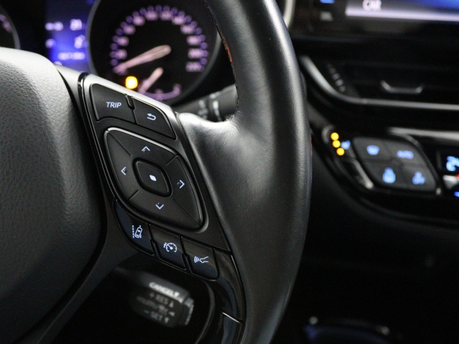 Toyota C-HR - 1.8 Hybrid Bi-Tone