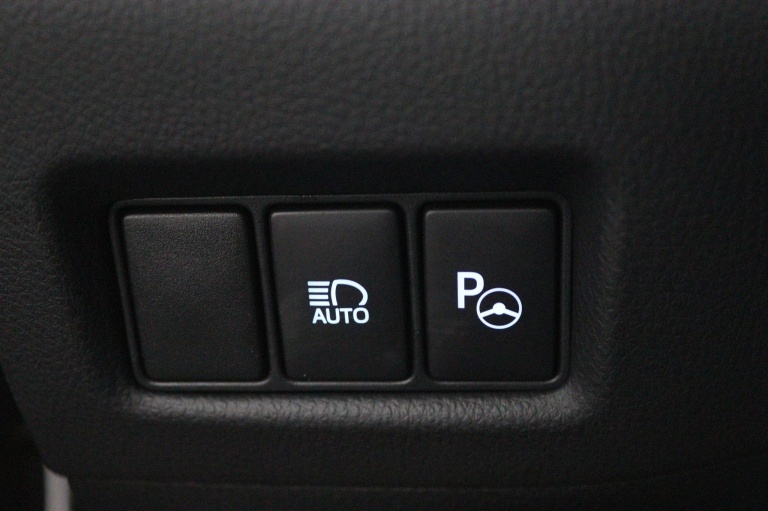 Toyota C-HR - 1.8 Hybrid Bi-Tone 29