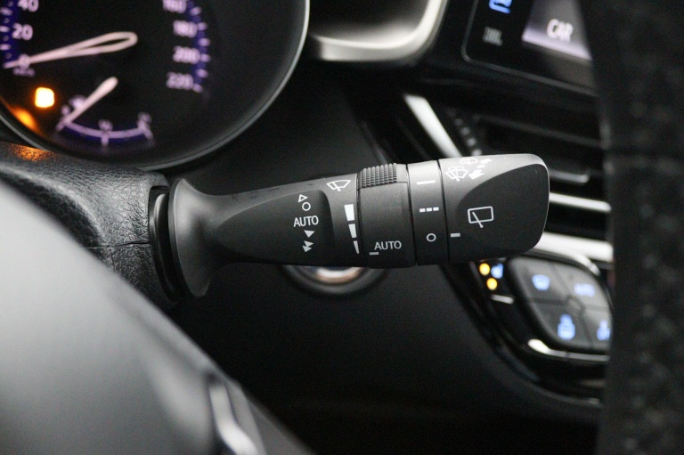 Toyota C-HR - 1.8 Hybrid Bi-Tone 32