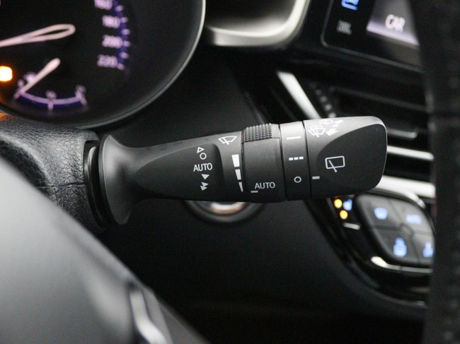 Toyota C-HR - 1.8 Hybrid Bi-Tone