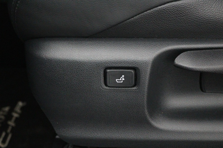 Toyota C-HR - 1.8 Hybrid Bi-Tone 40