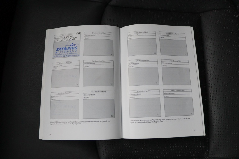 Toyota C-HR - 1.8 Hybrid Bi-Tone 44