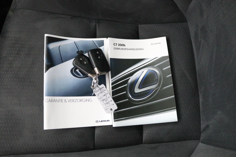 Lexus CT - 200h Ultimate Edition 11