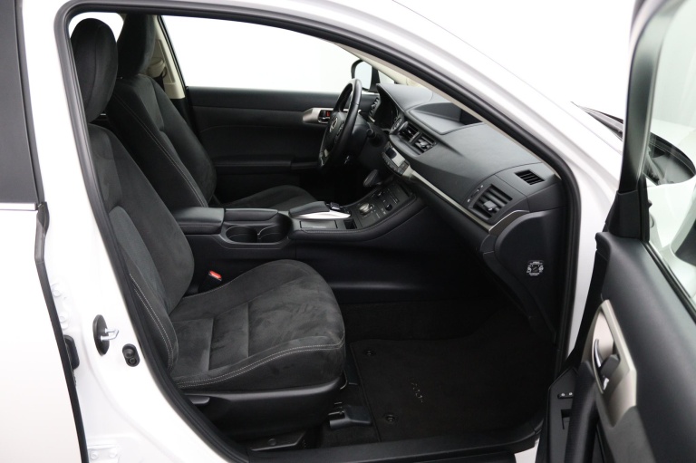 Lexus CT - 200h Ultimate Edition 22