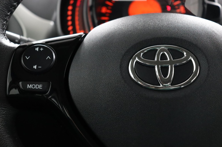 Toyota Aygo - 1.0 VVT-i x-play 19