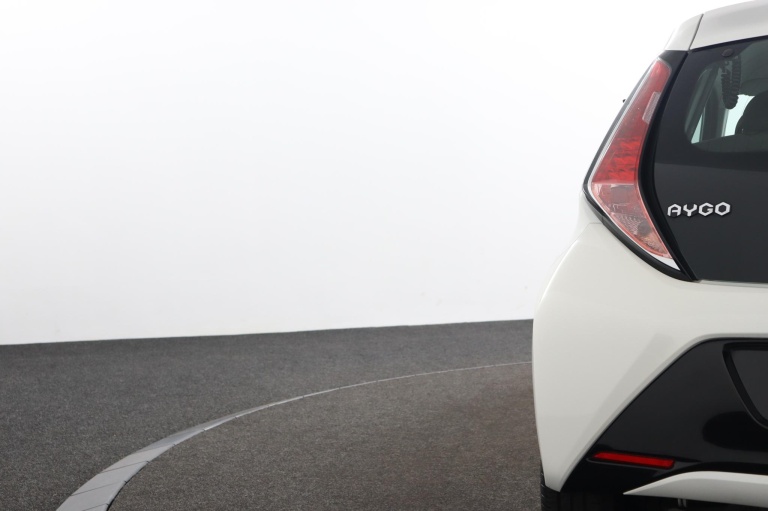 Toyota Aygo - 1.0 VVT-i x-play 38