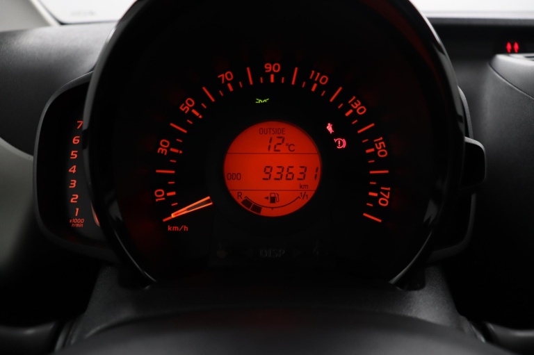 Toyota Aygo - 1.0 VVT-i x-play 6