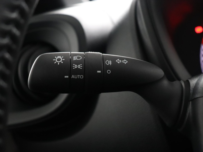 Toyota Aygo X - 1.0 VVT-i MT Play