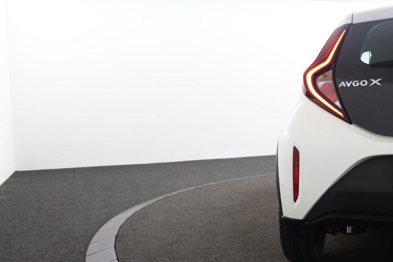 Toyota Aygo X - 1.0 VVT-i MT Play 38