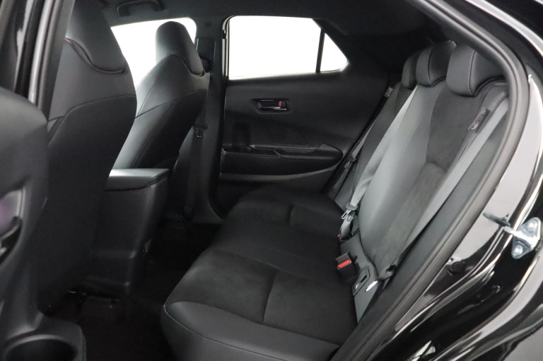 Toyota C-HR - 2.0 Plug-in Hybrid 220 Black Edition 18