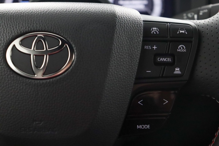 Toyota C-HR - 2.0 Plug-in Hybrid 220 Black Edition 21